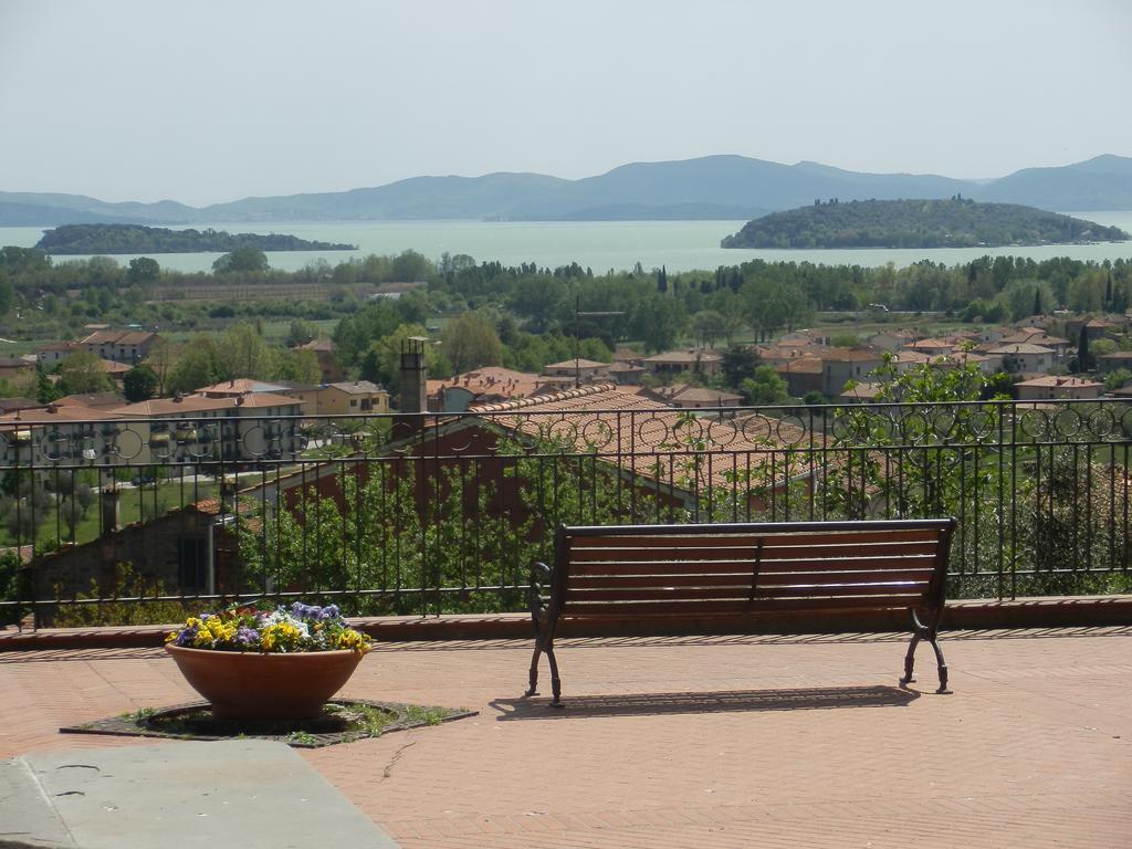 Appartamento Victor Tuoro sul Trasimeno Exteriör bild